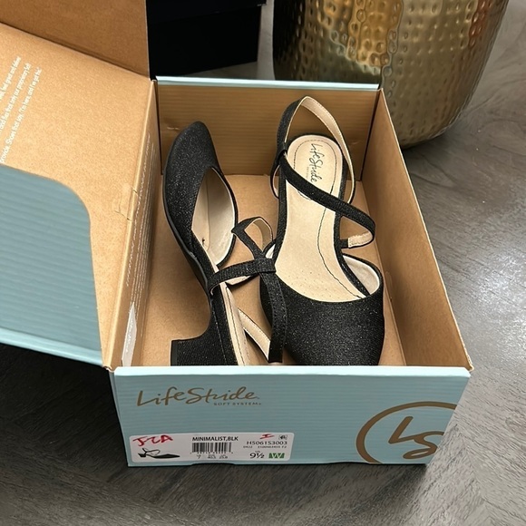 LIFESTRIDE Minimalist Slingback Pumps (WIDE) - Picture 2 of 9